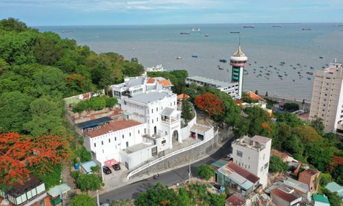 Mùa hè đầy nắng gió tại Marina Luxury Vung Tau!
 Hãy cùng chúng tôi tận hưởng những giây phút trải nghiệm tuyệt vời, đứng trên ban công khách sạn bạn có thể ngắm toàn cảnh Biển và Tp Vũng Tàu xinh đẹp!