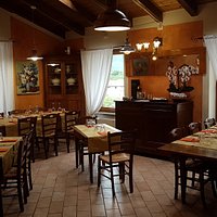 Nuova gestione lugio 2019 Taverna del sole vi aspetta con cucina tipica Veneta , Trentina è con prenotazione cucina giapponese , orientale ( Sushi) dal nostro Chef Yanle è Mauro