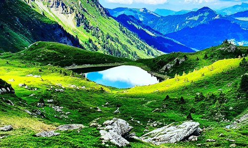 Amazing picture from the Chésery lake in the canton of Valais in the swiss mountains 🇨🇭! Magnifique vue sur le lac de Chésery dans le canton du Valais dans les Alpes suisses. Che bel laggo nel cantone di Valais nella Svizzera ! Enjoy the picture and relax !