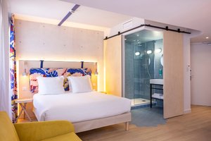 Room & Suite