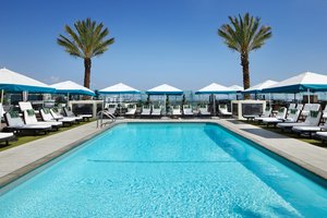 Pool & Beach