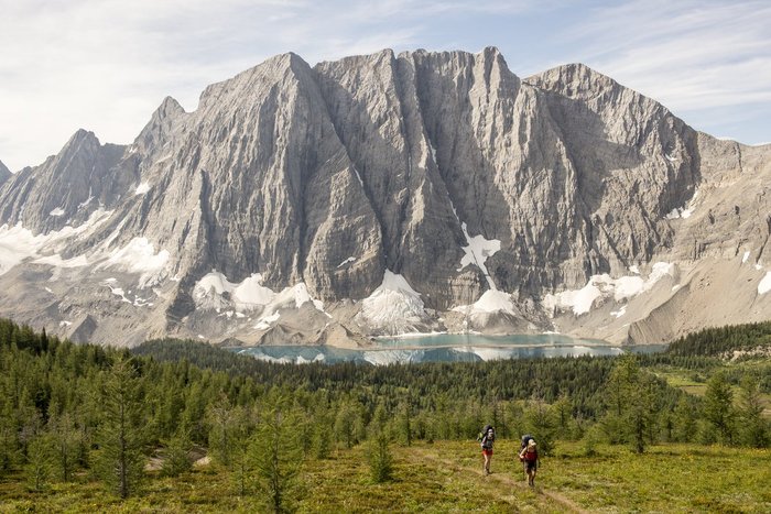 Wie wärs mit einer Wanderung entlang des Floe Lakes im Kootenay National Park?
