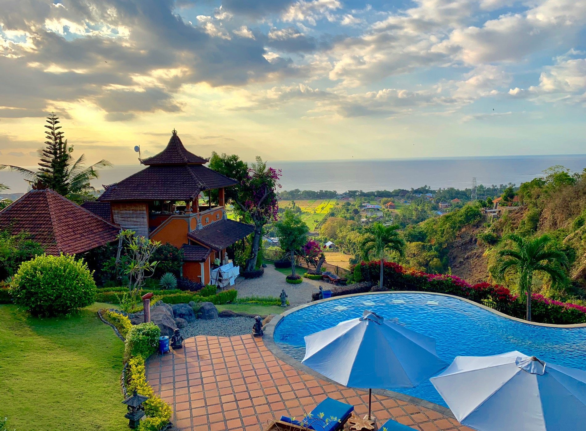 Sing Sing Resort Lovina image