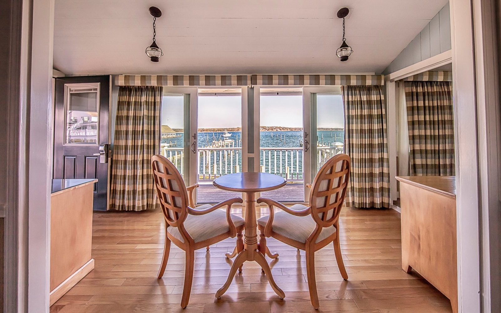 The Harborside Inn by null