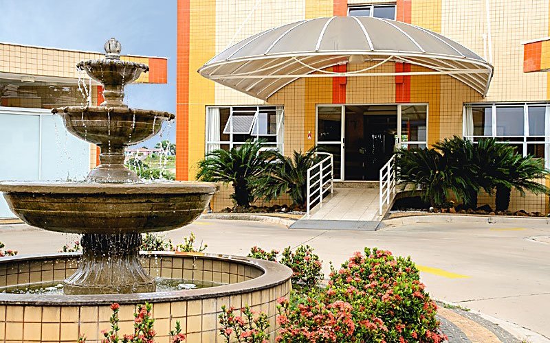 Entrada do Robusti Plazza Hotel