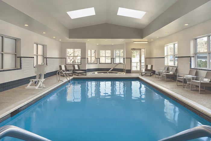 Hyatt Place Philadelphia / King of Prussia Pool Pictures & Reviews