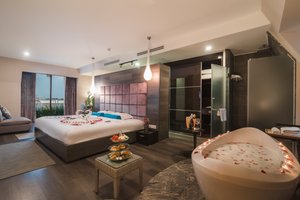 Room & Suite