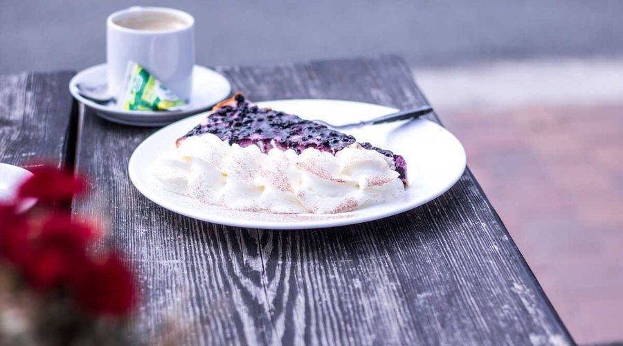 Heidelbeer Kuchen mit Bio-Kaffee