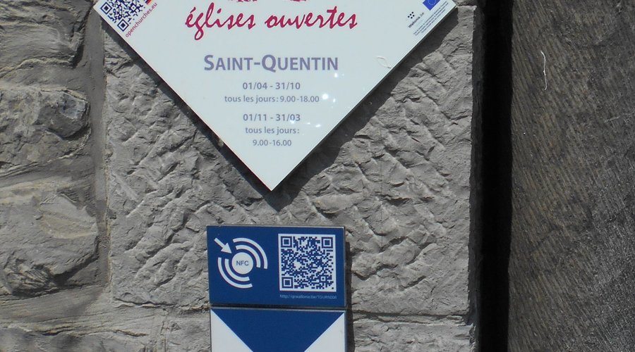 Турне. У церкви Святого Квентина (Saint-Quentin). Информация о доступе в храм
