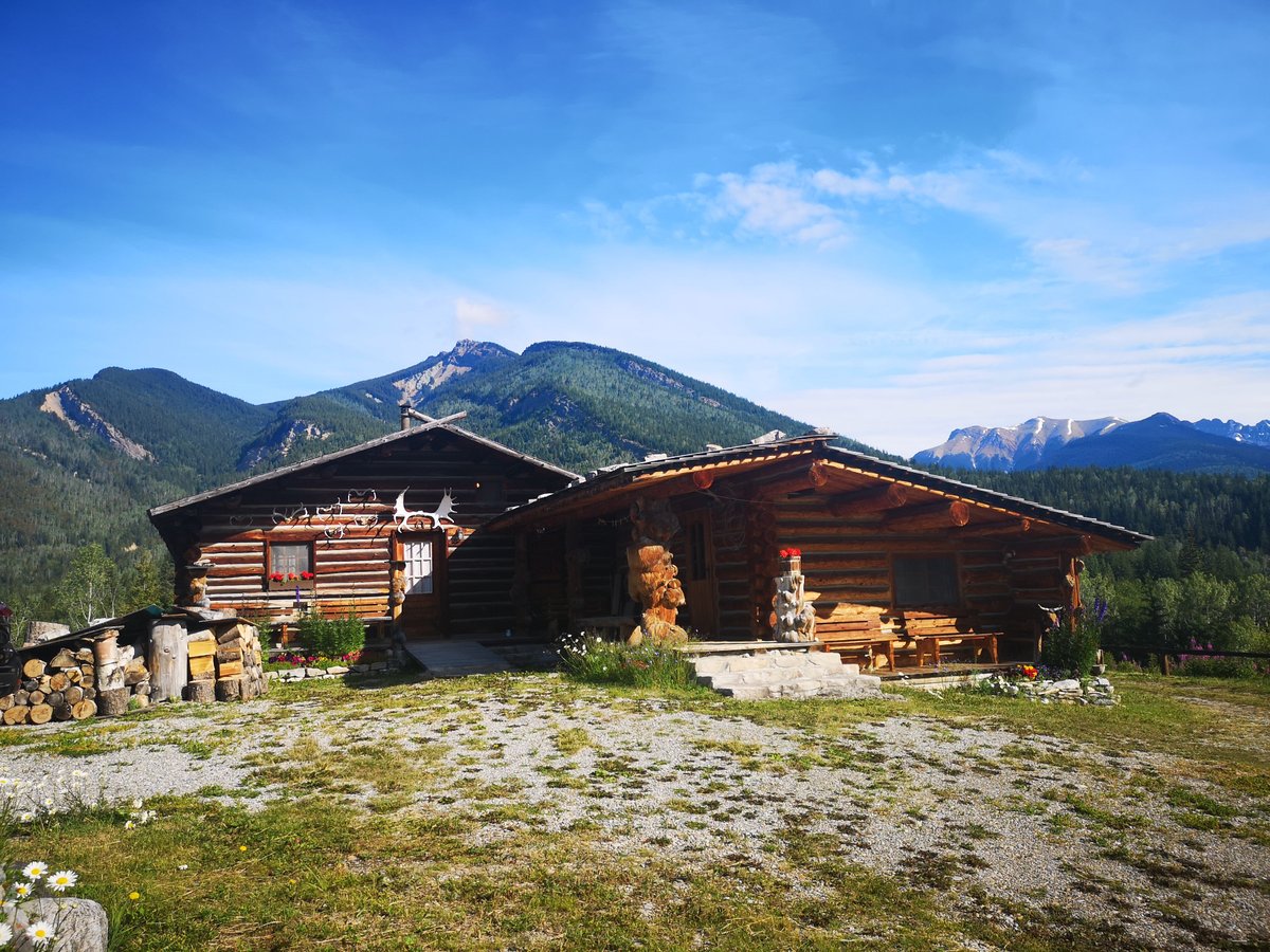 ROCKY MOUNTAIN LOG CHALET Hotel (Golden, Canada): Prezzi 2022 e recensioni