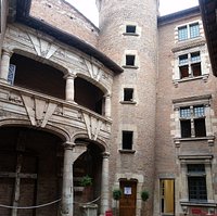 la tour de l'hôtel de reynies