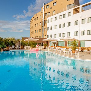 Façade & Swimming Pool - Mercure Olbia Hotel