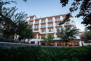 Hotel Tsokar Retreat in Leh, image may contain: Hotel, Resort, Villa, City