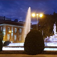 Palacio de Villahermosa and the Neptune Fountain