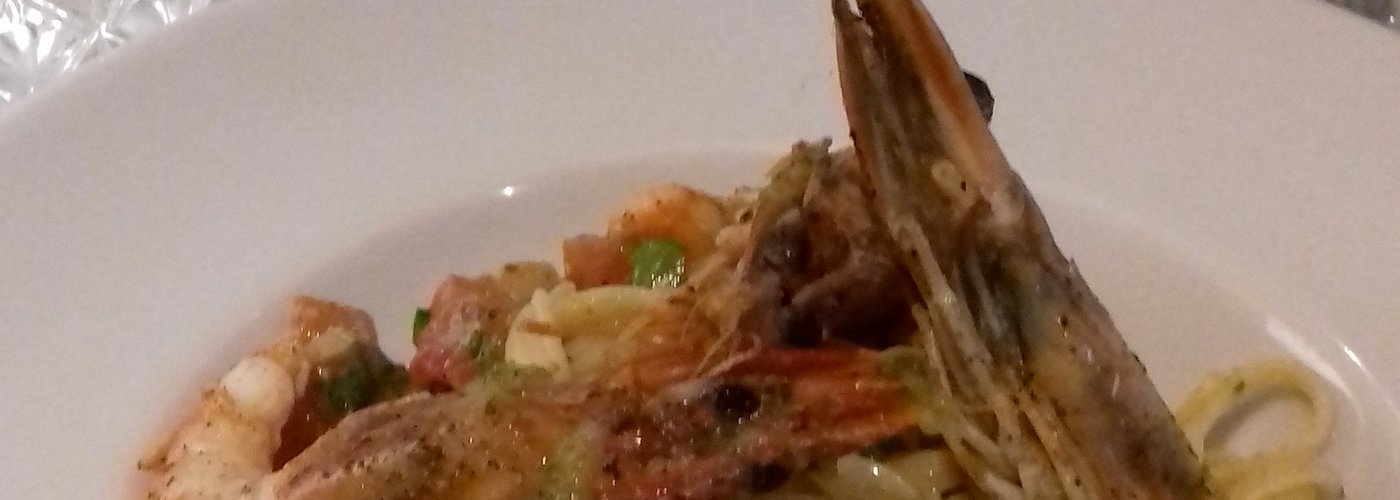 Tagliatelles et leurs gambas grillées agrémentées d'une sauce excellente.