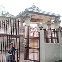 Located at 70 - Diamond Harbour Road (near St. Thomas School, Kidderpore), Kolkata