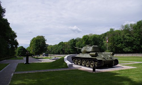 Мценск катукова. Мемориал танкистам первогвардейцам. Мемориальный комплекс танкистам гвардейцам Мценский. Мемориал танкистам гвардейцам Орел. Памятник гвардейцам танкистам Орловская область.