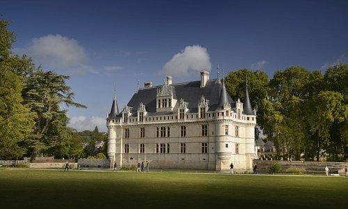 Le château d'Azay-le-Rideau, façade sud.
Crédit : L. de Serres - CMN