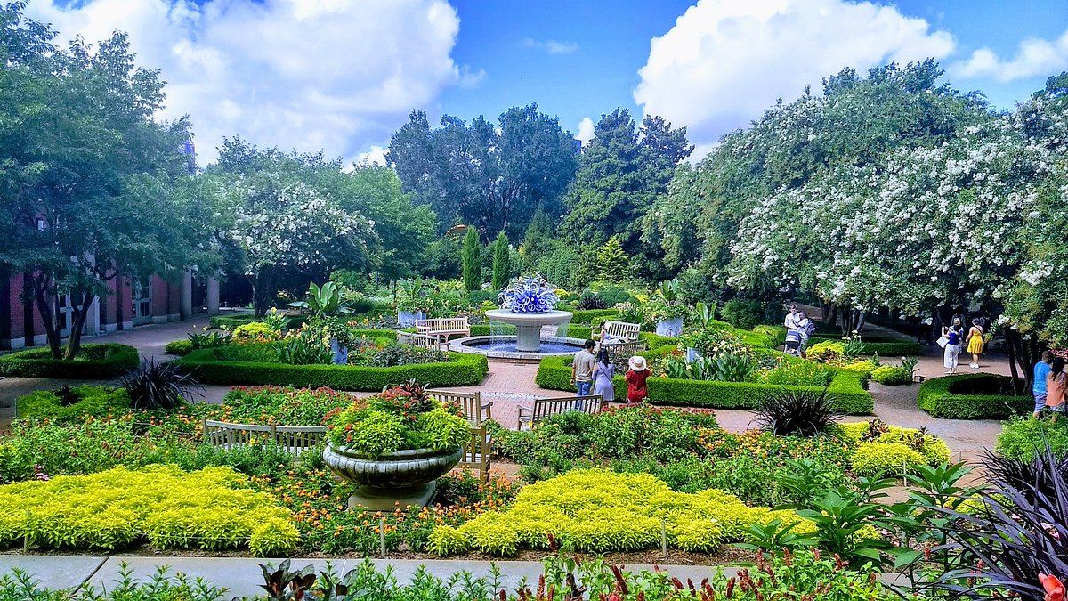 Hotels near the Botanical Gardens: Ultimate Stay Guide