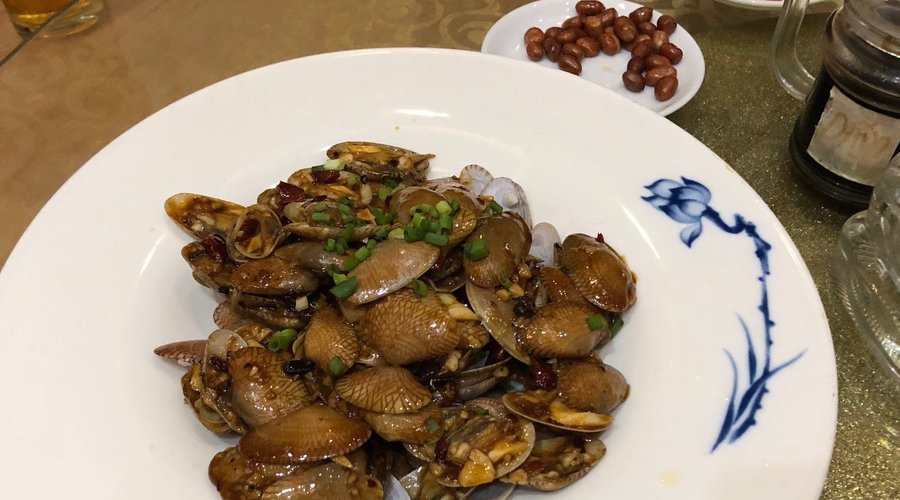 貝の炒め物、ピリ辛です