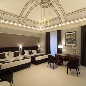 EtneaStyle Camera Queen Executive con 2 letti King Size Simmons Tv Led LG ‘55 Smart Web  #luxuryroomscatania #luxuryrooms #bnb #bnbcatania #guesthousecatania #hotelcatania #viaetnea260 #viaetnea #villabellinicatania #villabellini #luxuryhotel #luxuryhotelcatania #cataniasuitesreview #suitecatania #lettisimmons #luxurytravel #beautifulrooms #beatifulhotel #bestbnbcatania #luxurystay #hotelview #sicily #etneastyle