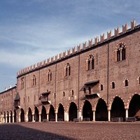 Palazzo del Capitano visto da piazza Sordello