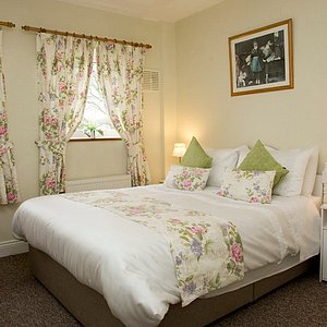 This double room has a king size bed and also has its own en suite, also views onto the garden. 