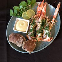 Grillede Jomfruhummere med aioli og hjemmebagt brød....