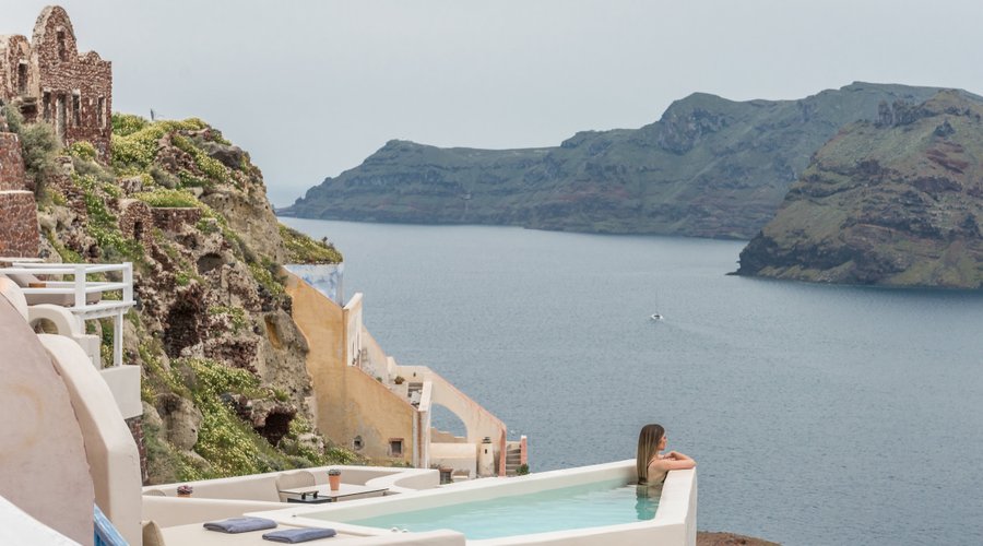 exclusive suite oia castle 
