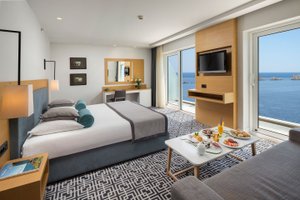 Room & Suite