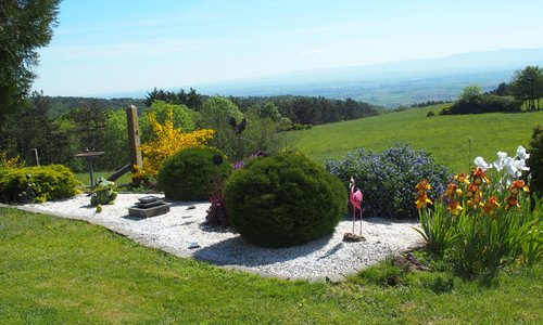 vue du jardin du meublé Au bouillat d'Anty