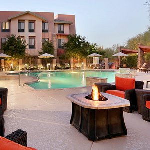Hilton Garden Inn Scottsdale North/Perimeter Center in Scottsdale, image may contain: Resort, Hotel, Villa, Backyard