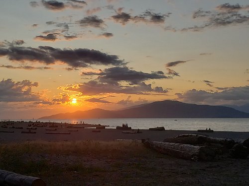 A Beautiful Sunset Photo 📸 Taken From Spanish Banks Beach 🏖 In Vancouver, British Columbia - Canada! 🇨🇦