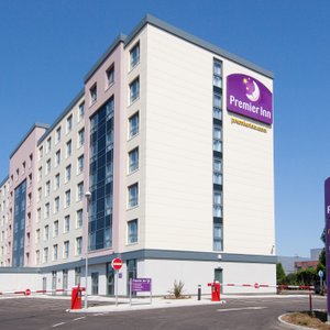 PREMIER INN LONDON GATWICK AIRPORT (MANOR ROYAL) HOTEL - Updated 2022 ...