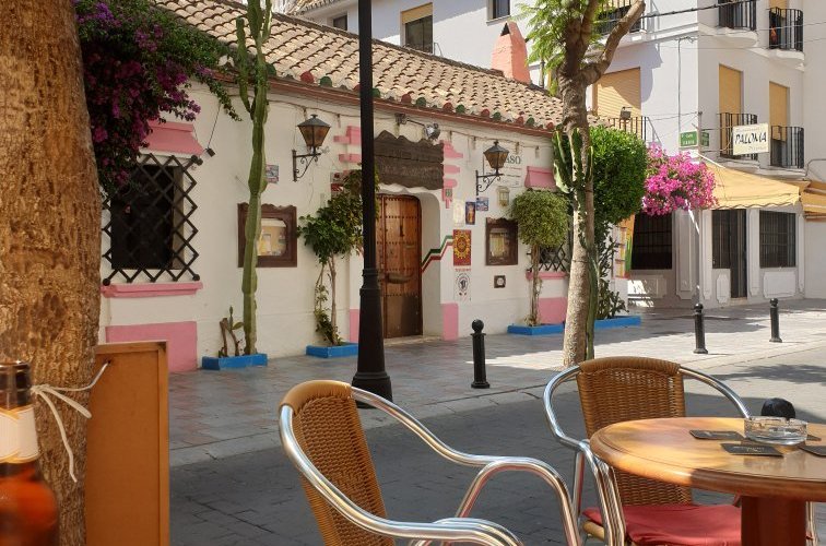Great pub and cool outside seating area.