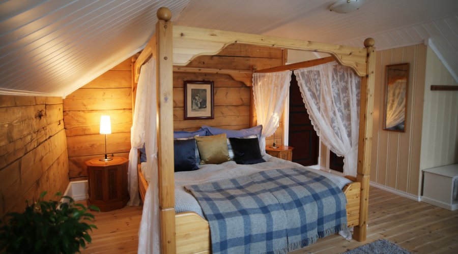 Twin bedroom suite