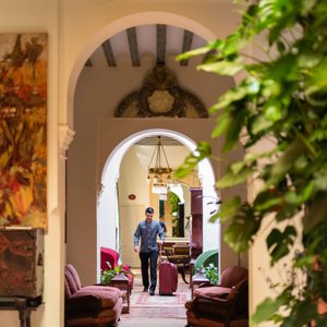 Patios y zonas comunes del hotel