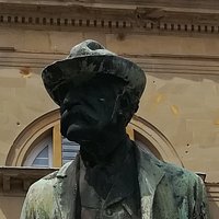 Моnumento a Giovanni Fattori, Largo Cisternino, Ливорно, июль.