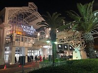 Does South Africa Have Big Clothing Brands???  Waterfront Mall Cape Town  #waterfront #shoppingmall 