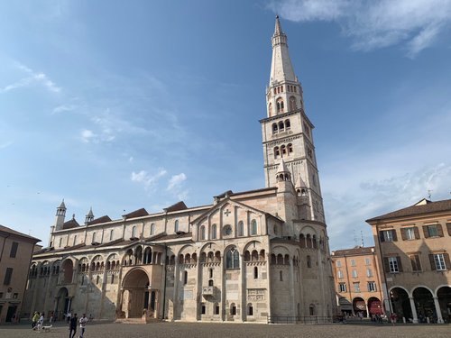 Farmaci in viaggio e assicurazione sanitaria all’estero: le indicazioni di Ausl Modena