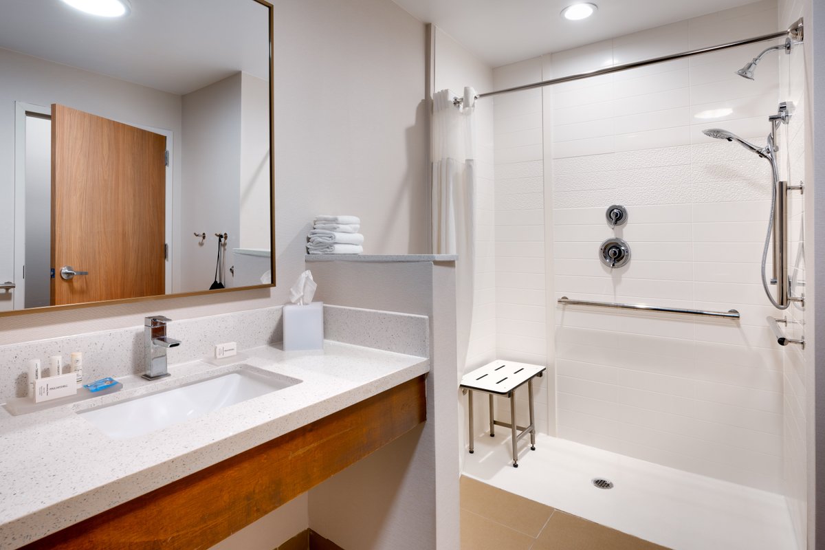 Fairfield Inn & Suites Rockport - hotel rooms