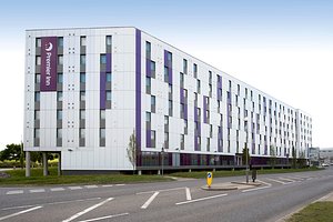 Premier Inn London Heathrow Airport Terminal 4 hotel in Hounslow, image may contain: Office Building, City, Urban, Condo