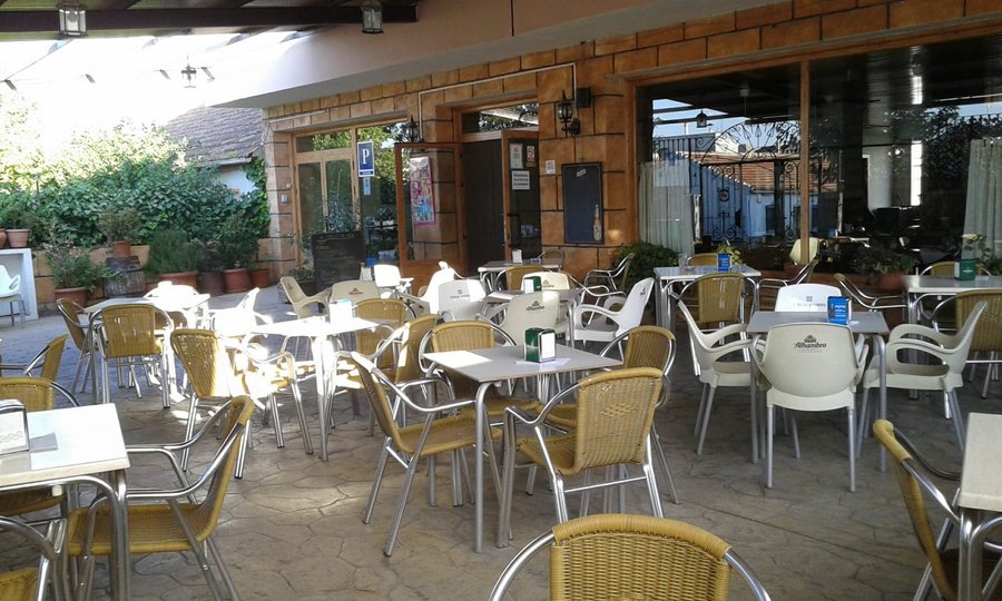 terraza cubierta disponible tanto en verano como invierno