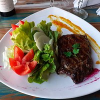 Entrecot con ensalada mixta.