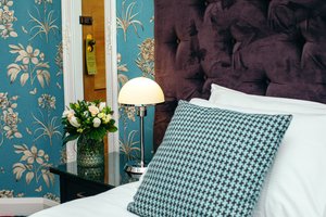 Room & Suite