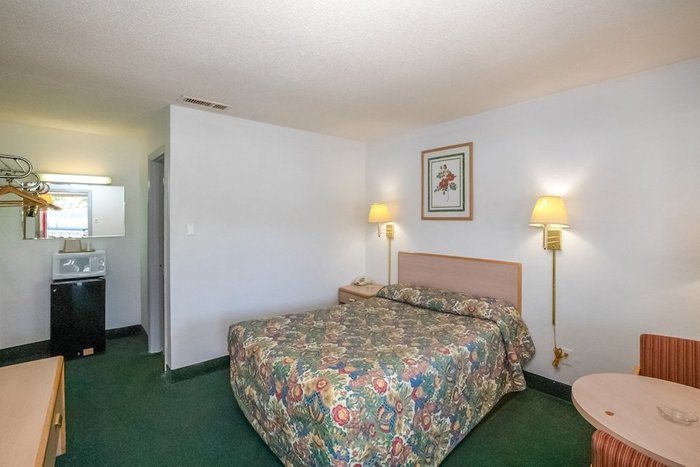 Stay With Us - Rooms & Suites in Durham, NC