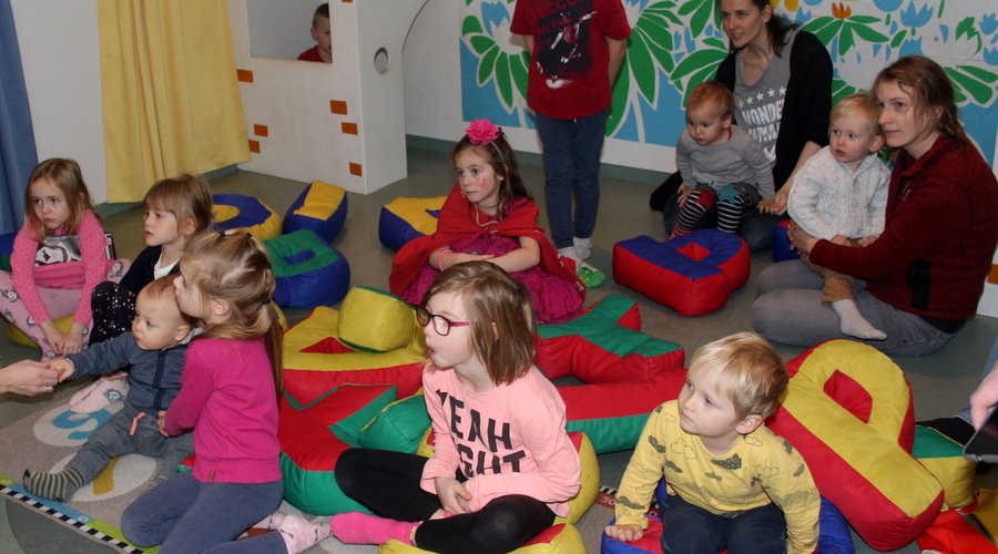 Story time in Lithuanian. 
