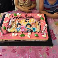 Torta gelato di compleanno ottima sia nel gusto che nella consistenza!! È rimasta cremosa fino all’ultimo cucchiaino nonostante la lunga sessione di foto ricordo...ed era una giornata di fine luglio davvero calda!! Complimenti Roberto e grazie ancora!!🥳 Erika