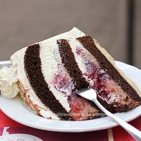 Schwärzwalder Kirschtorte (Black Forest cake) (3,20 EUR)