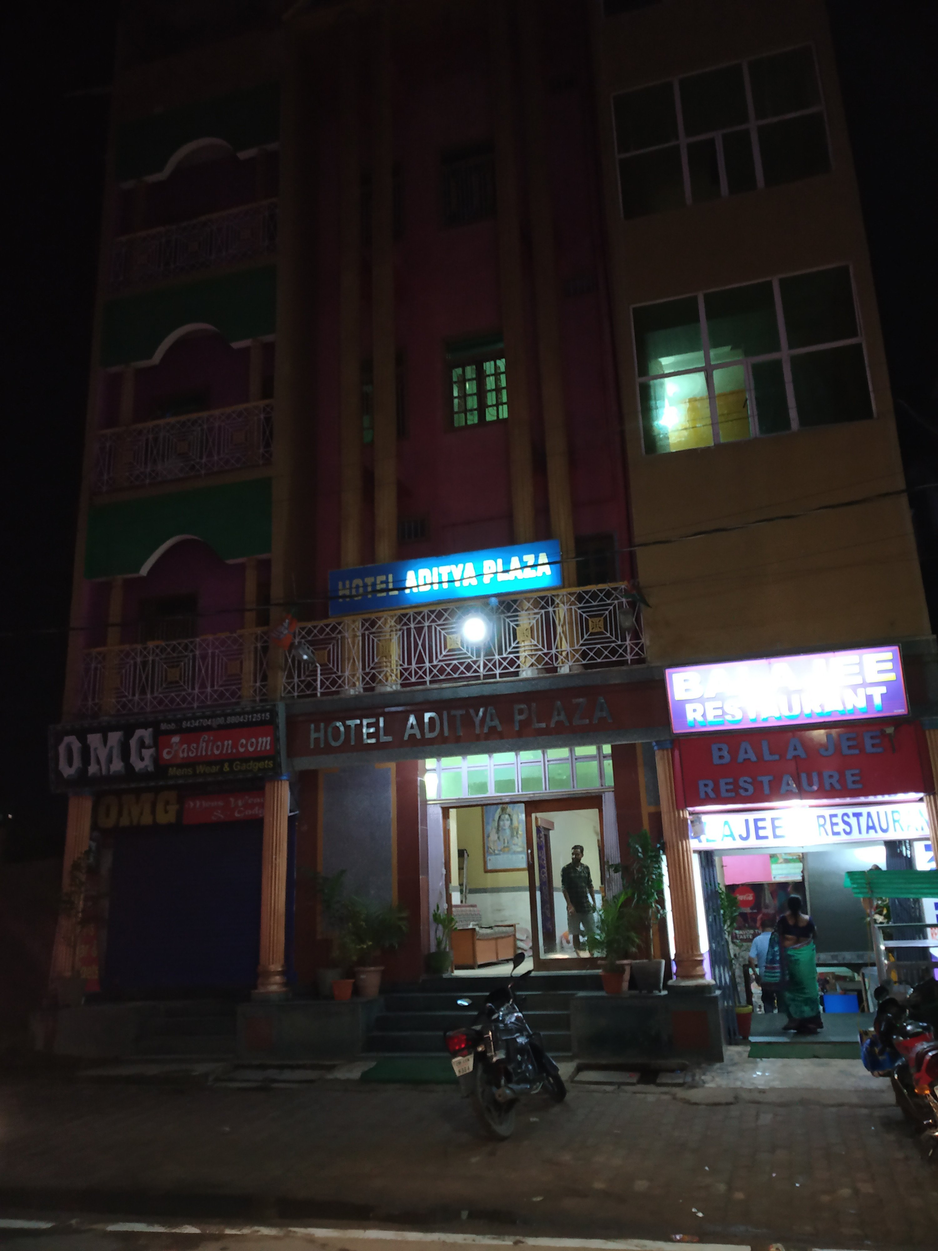 HOTEL ADITYA PLAZA - Prices & Lodge Reviews (Deoghar, Jharkhand)